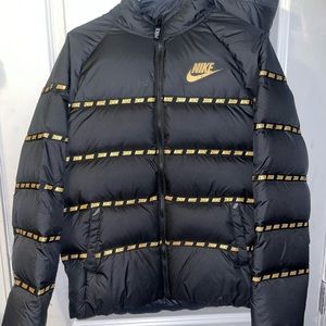 NIKE PUFFER JACKET